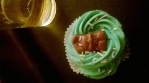 Easter cupcakes in Ireland needs green frosting